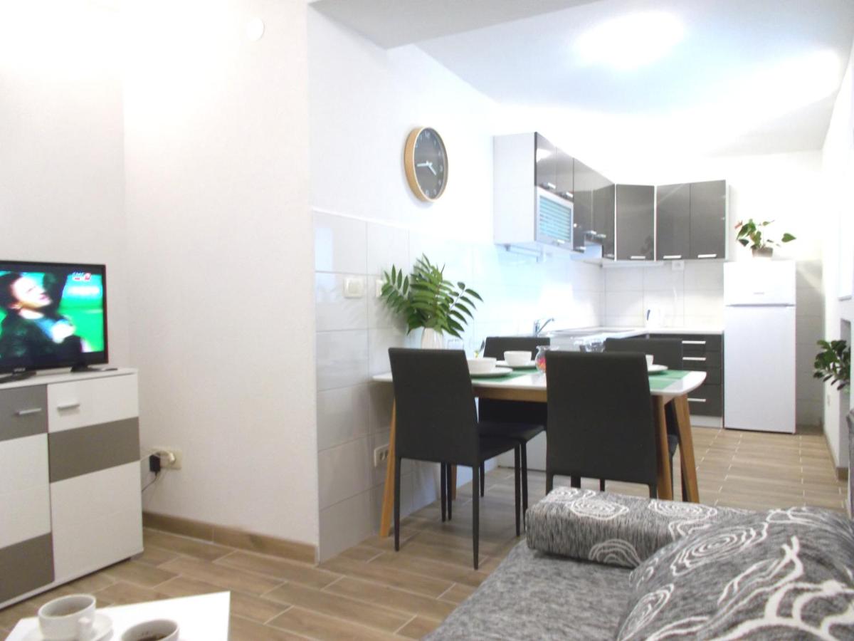 Suitetrails - Modern family apartment near the sea, Vranjic