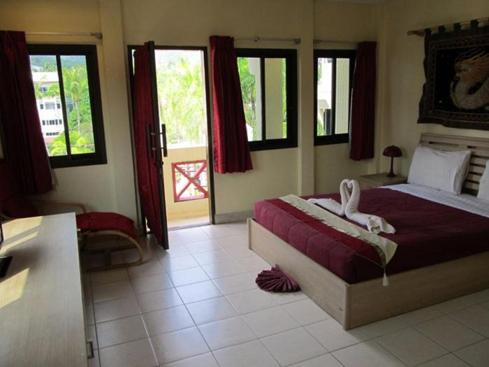 Oasis Guesthouse & Bar - Housity