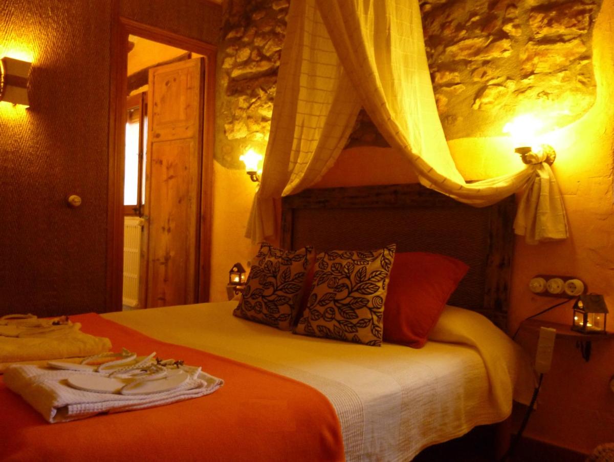 Cama o camas de una habitación en Les Vinyes Alojamiento Rural Boutique & SPA