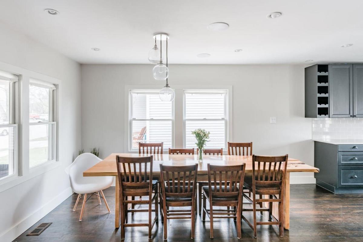 Charming Rustic Modern House Near Royal Oak - Housity