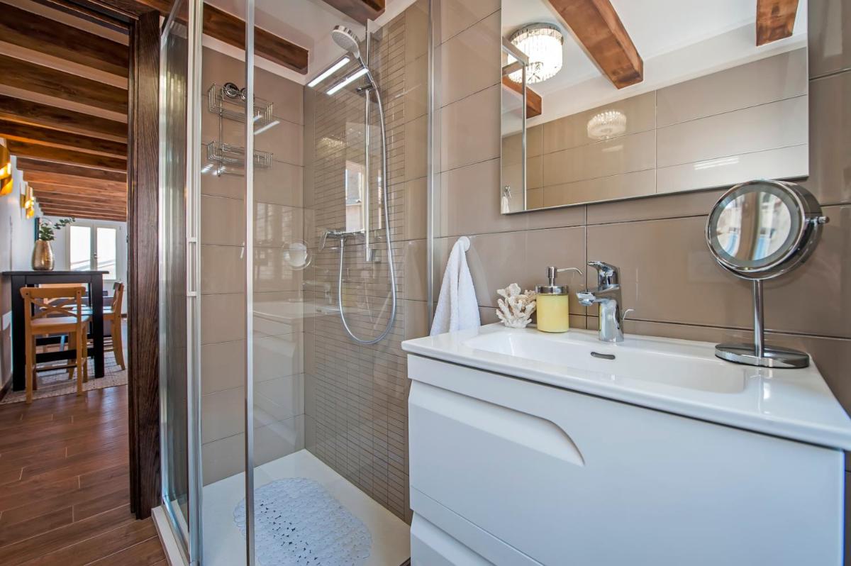 Villa Seaview! 3-apartments in old town! - Housity