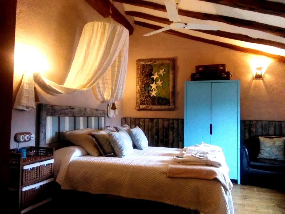 Cama o camas de una habitación en Les Vinyes Alojamiento Rural Boutique & SPA