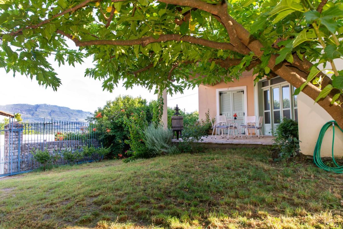 Villa with private garden - Housity