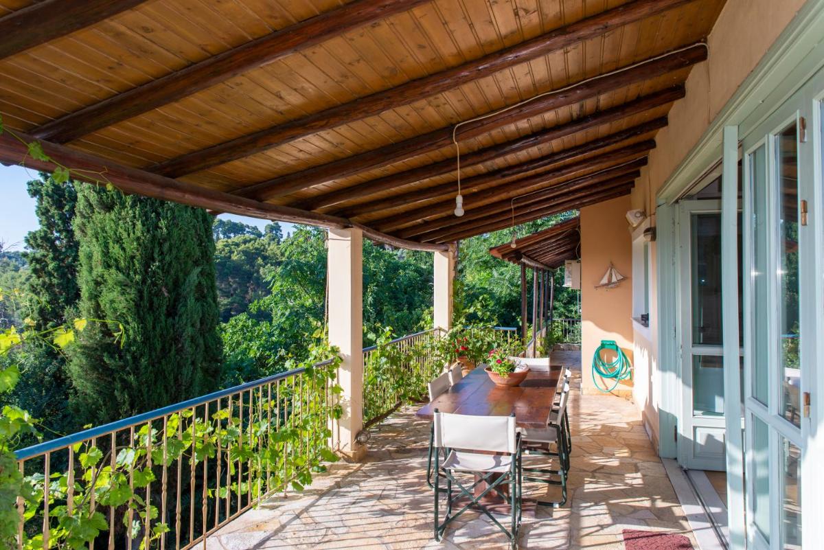 Villa with private garden - Housity