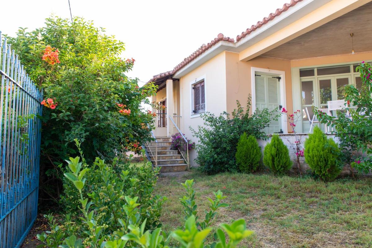 Villa with private garden - Housity
