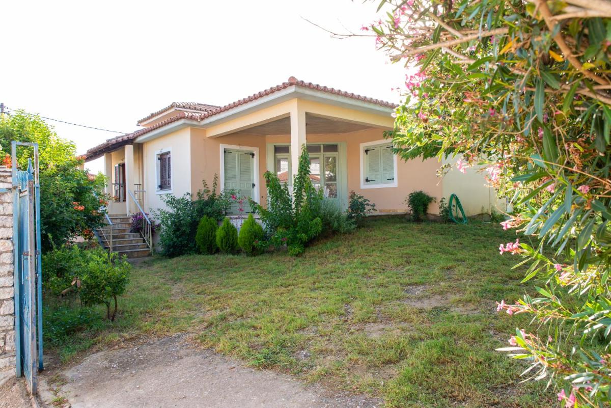 Villa with private garden - Housity