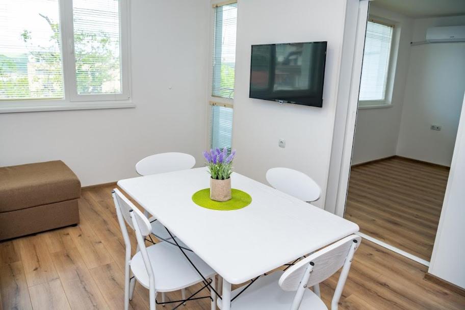 Apartment Vazrozhdenska - Housity