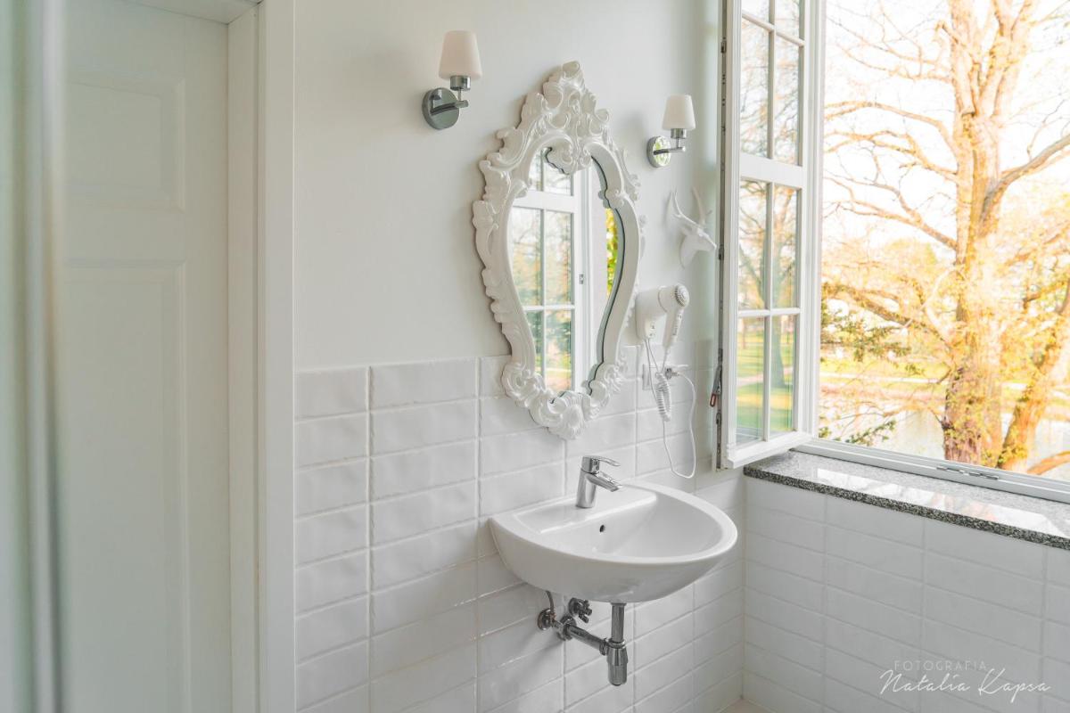 Pałac Rajkowo - Housity