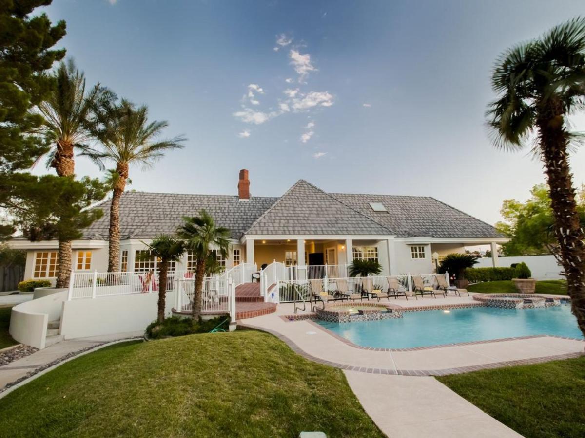 Villa Carota - 6 bedrooms and a Casitas - Housity