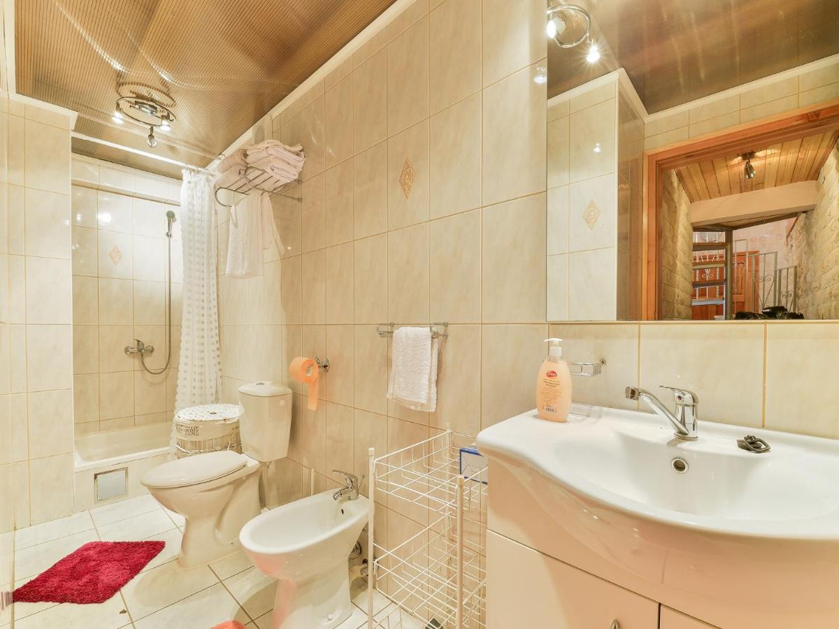 XxL Ana Biograd na Moru 1-22 gosta - Housity