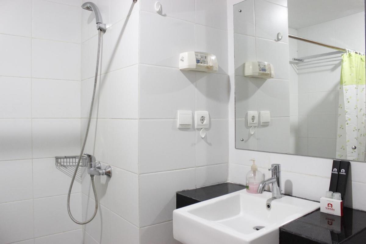 Comfortable Studio at Beverly Dago Apartment near ITB By Travelio - Housity