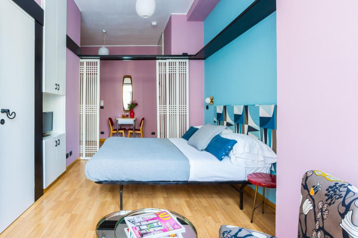 Lovely Studio with Terrace in the heart of Milan - Housity