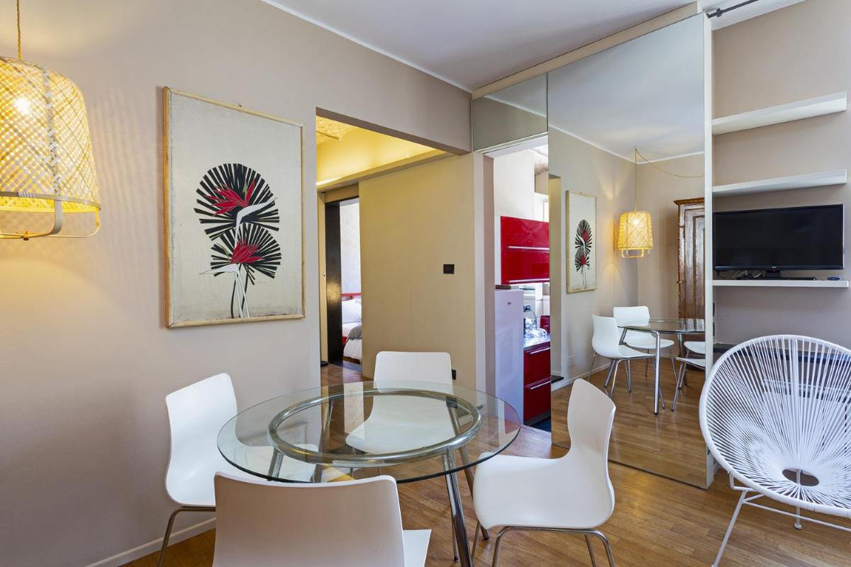 Sui tetti del centro di Genova by Wonderful Italy - Housity