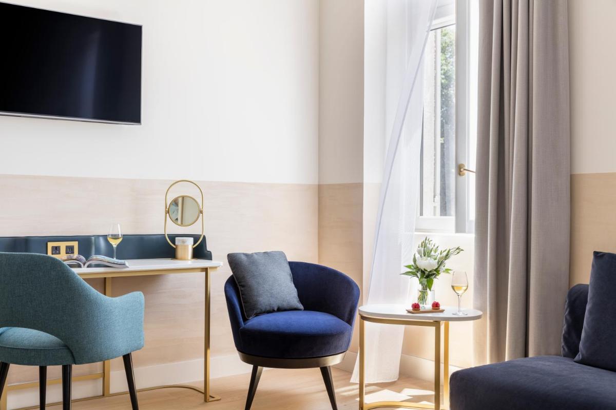 Télévision ou salle de divertissement dans l'établissement Maison Albar Hotels L’Imperator