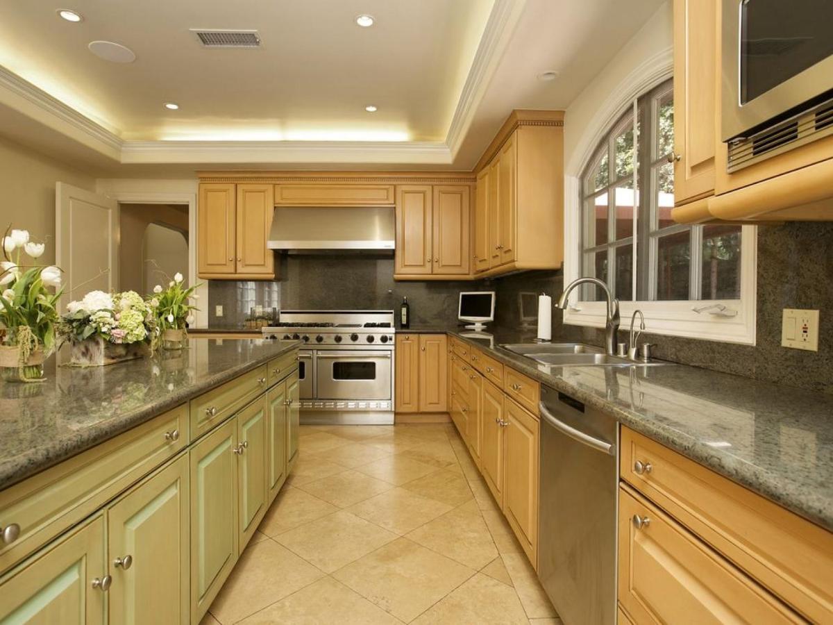 Villa Teresita - Beautifully gated Mediterranean estate - Housity