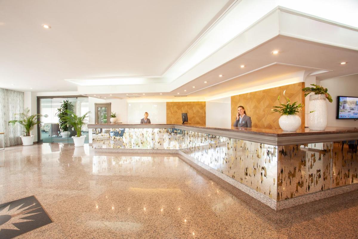 El vestíbulo o zona de recepción de Grupotel Orient