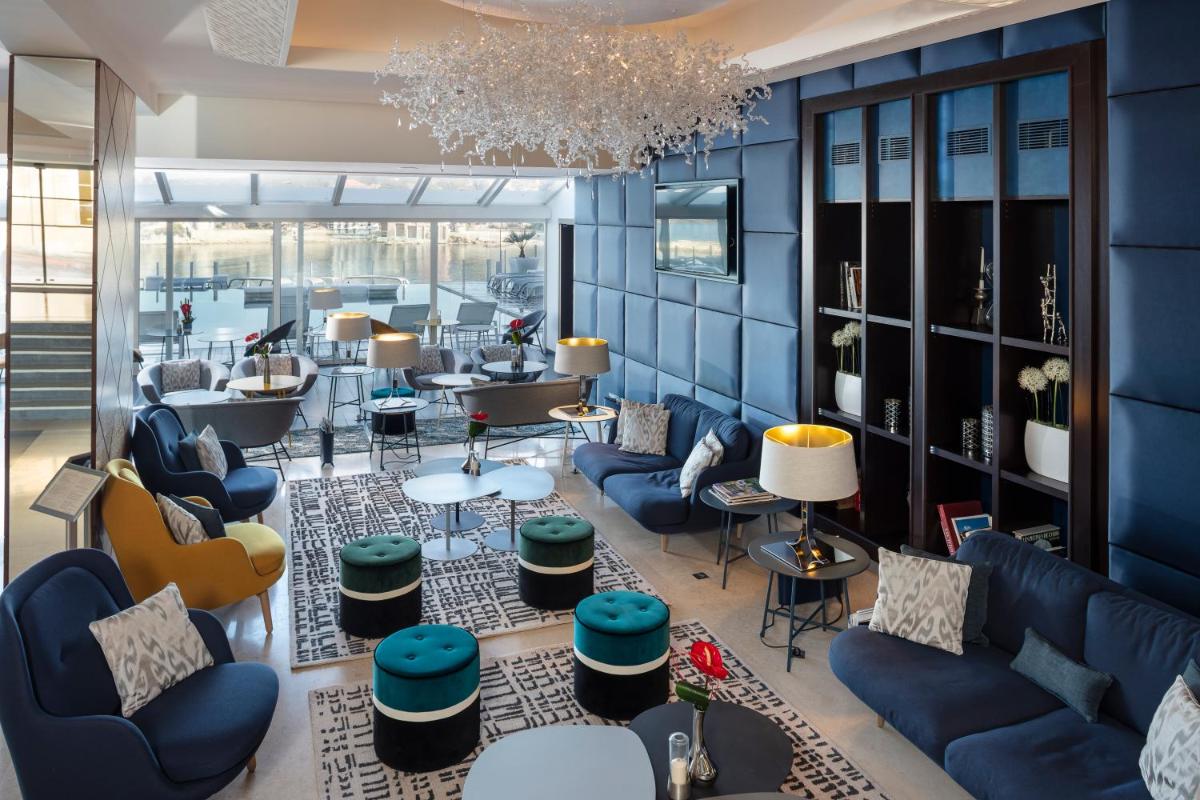 Coin salon dans l'établissement Thalazur Bandol Ile Rousse - Hôtel & Spa