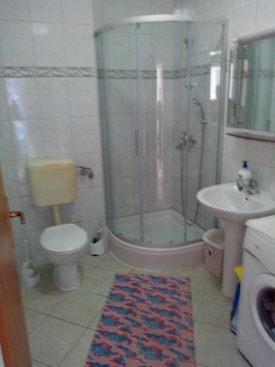 Mladen Vodice - Housity