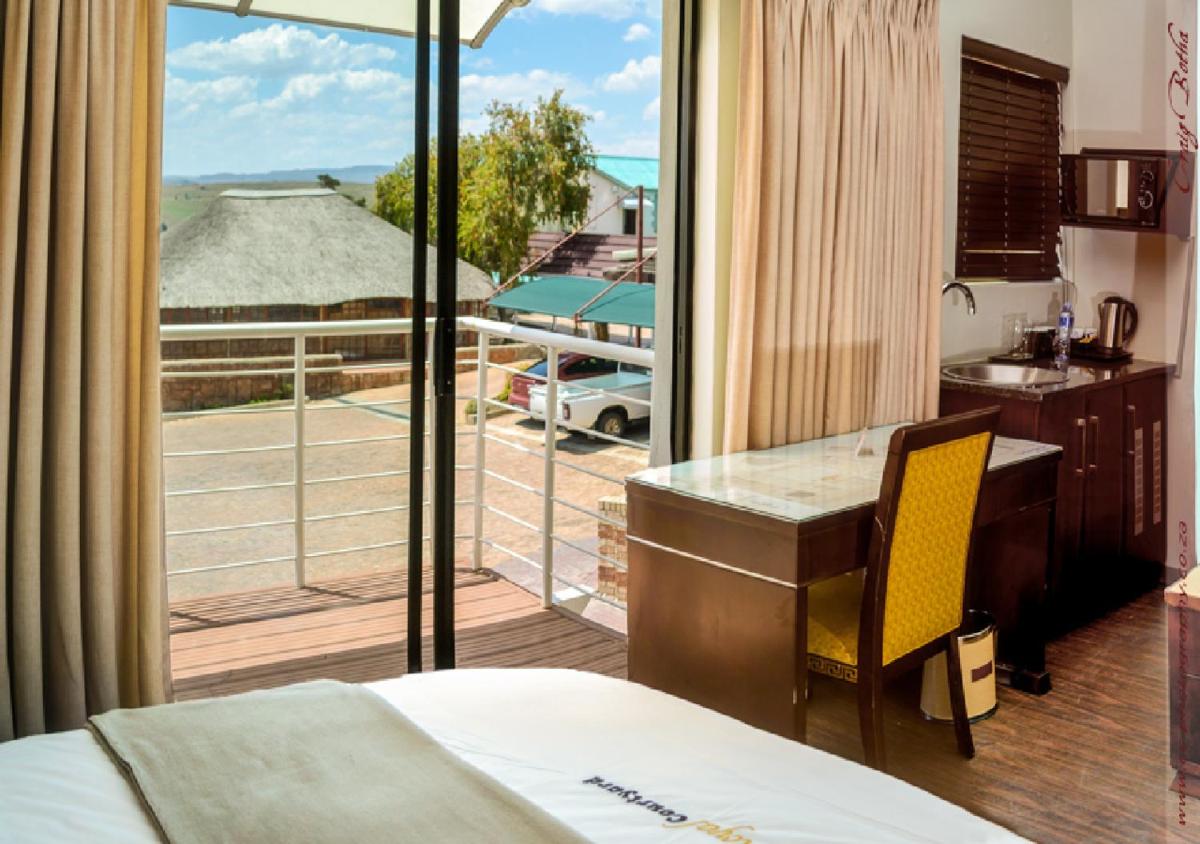 The Royal Courtyard - Housity