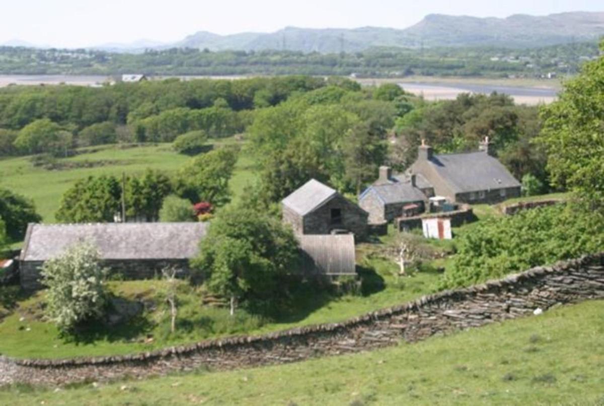 Bryn Derw - Housity