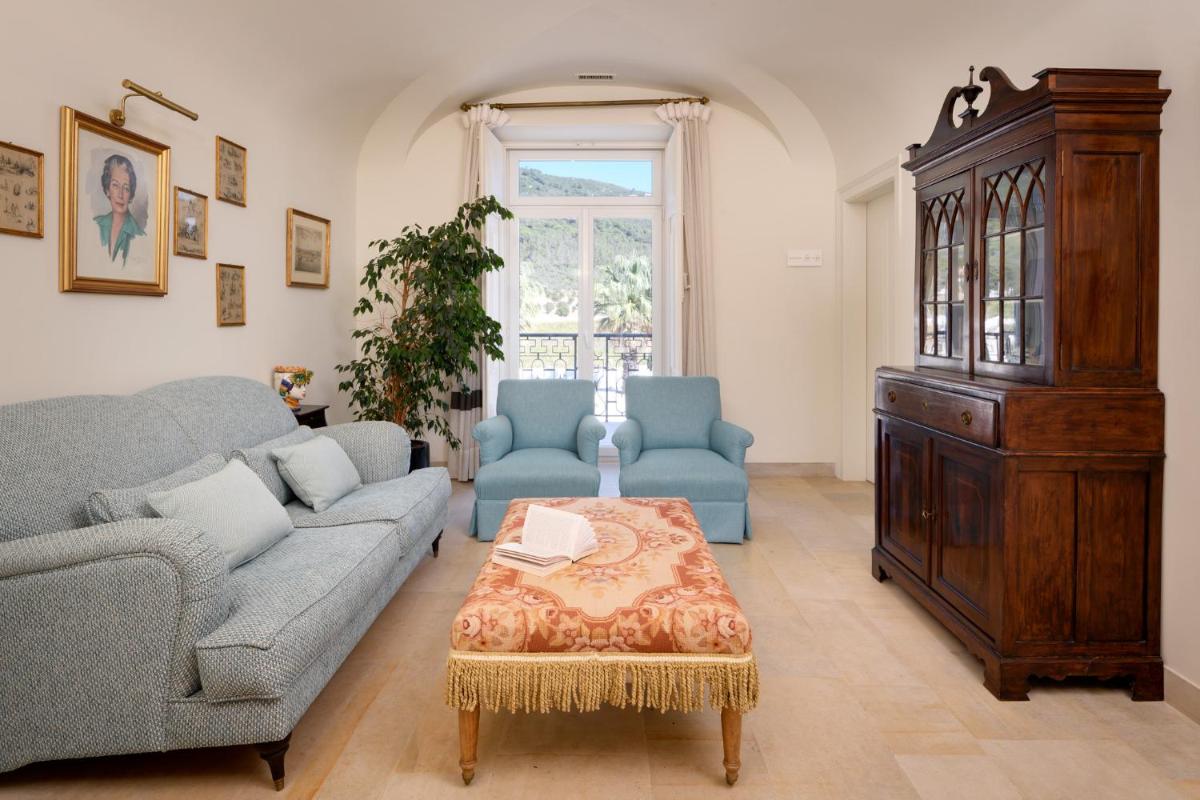 Uma área de estar em Hotel Casa Palmela - Small Luxury Hotels of The World, Hotel & Villas