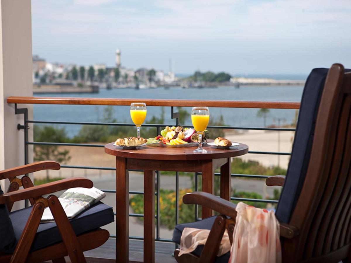 Ein Balkon oder eine Terrasse in der Unterkunft Yachthafenresidenz Hohe Düne