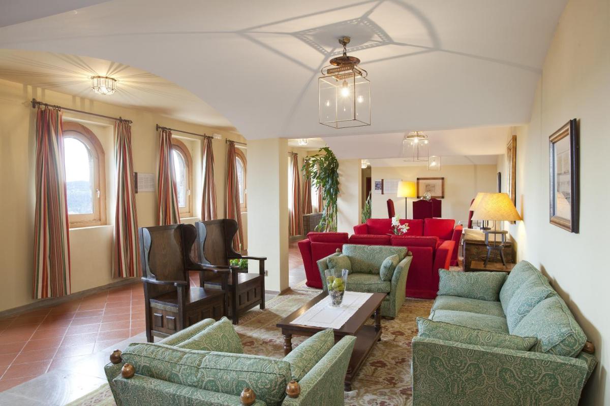Parador de Cardona - Housity