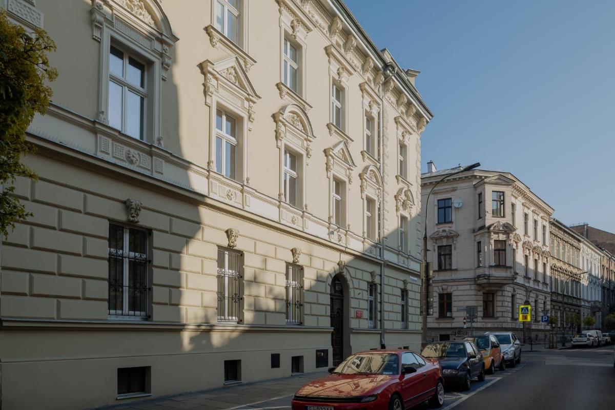 Michałowskiego 11 - Housity