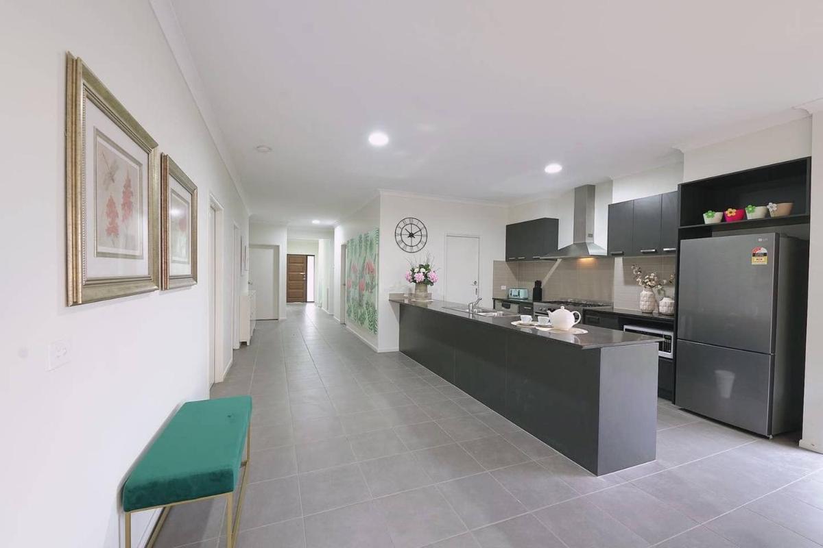 Luxury 9 BRM house in Melbourne - Housity