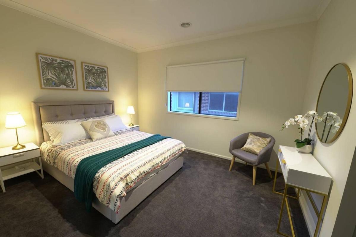 Luxury 9 BRM house in Melbourne - Housity