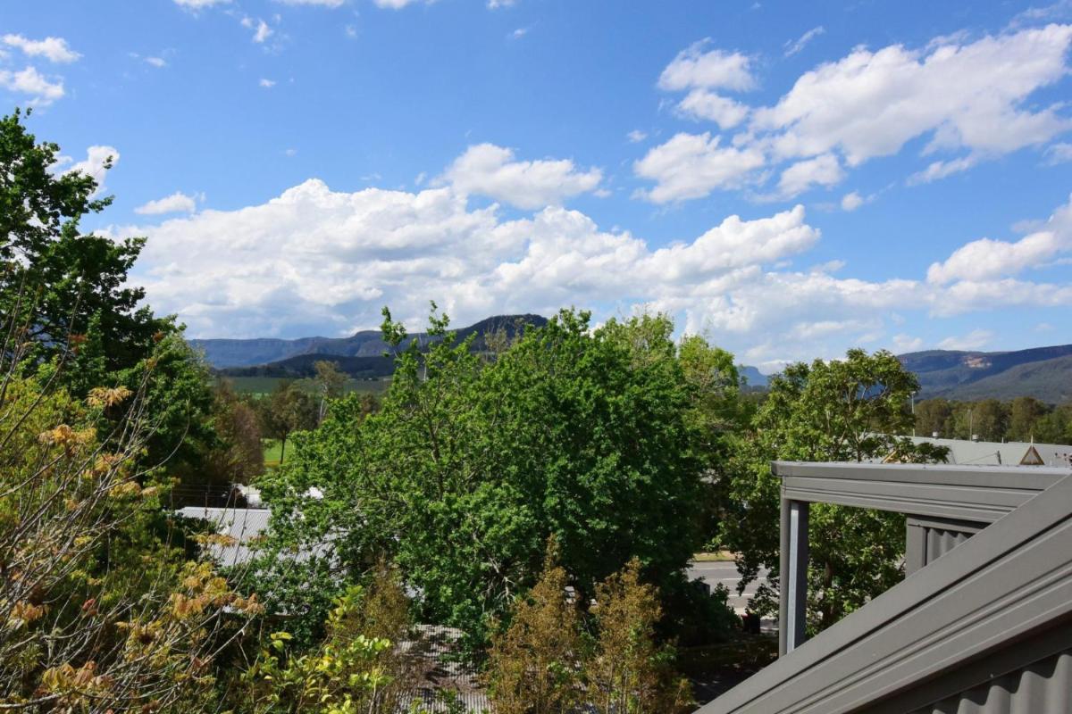 Cloudsong Chalet 2 Close to the village centre - Housity
