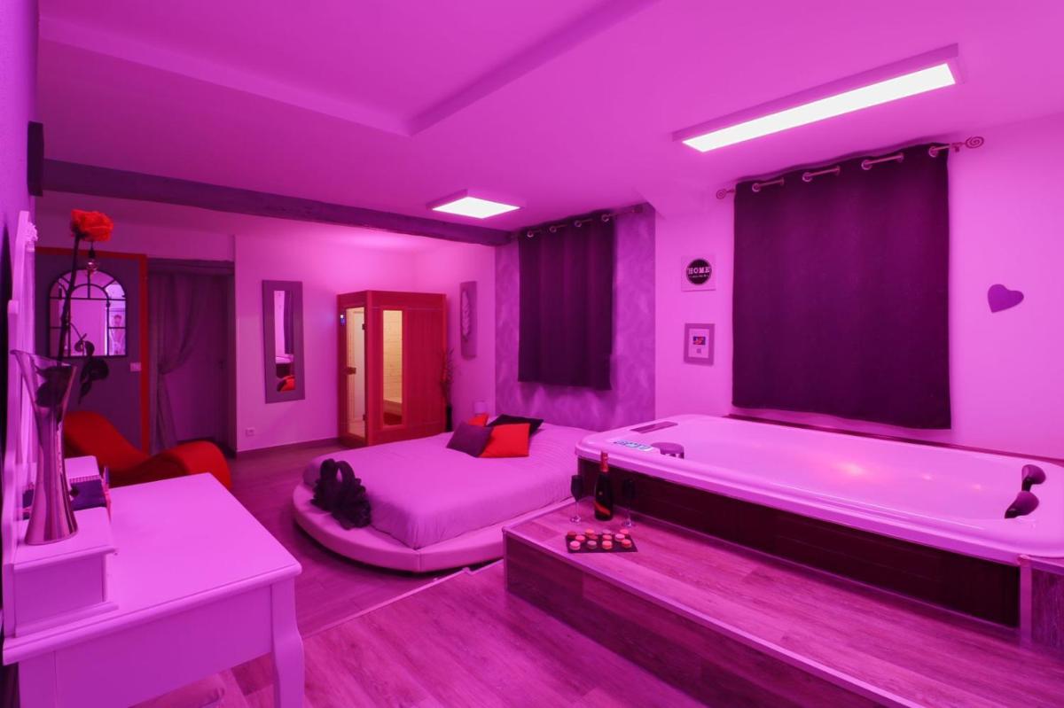 Suite Cupidon- Domaine des trois châteaux - Housity