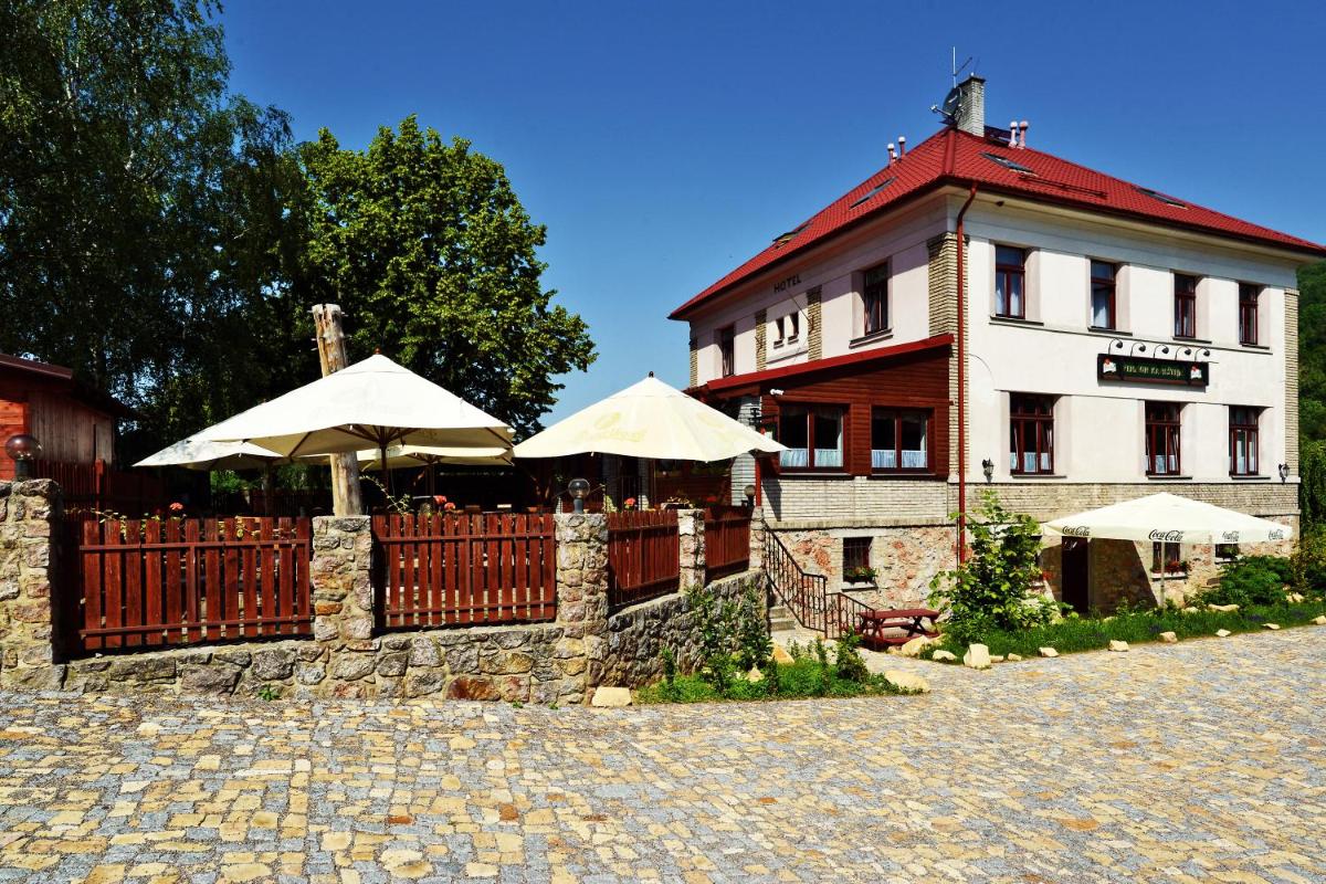 Penzion Karlštejn - Housity