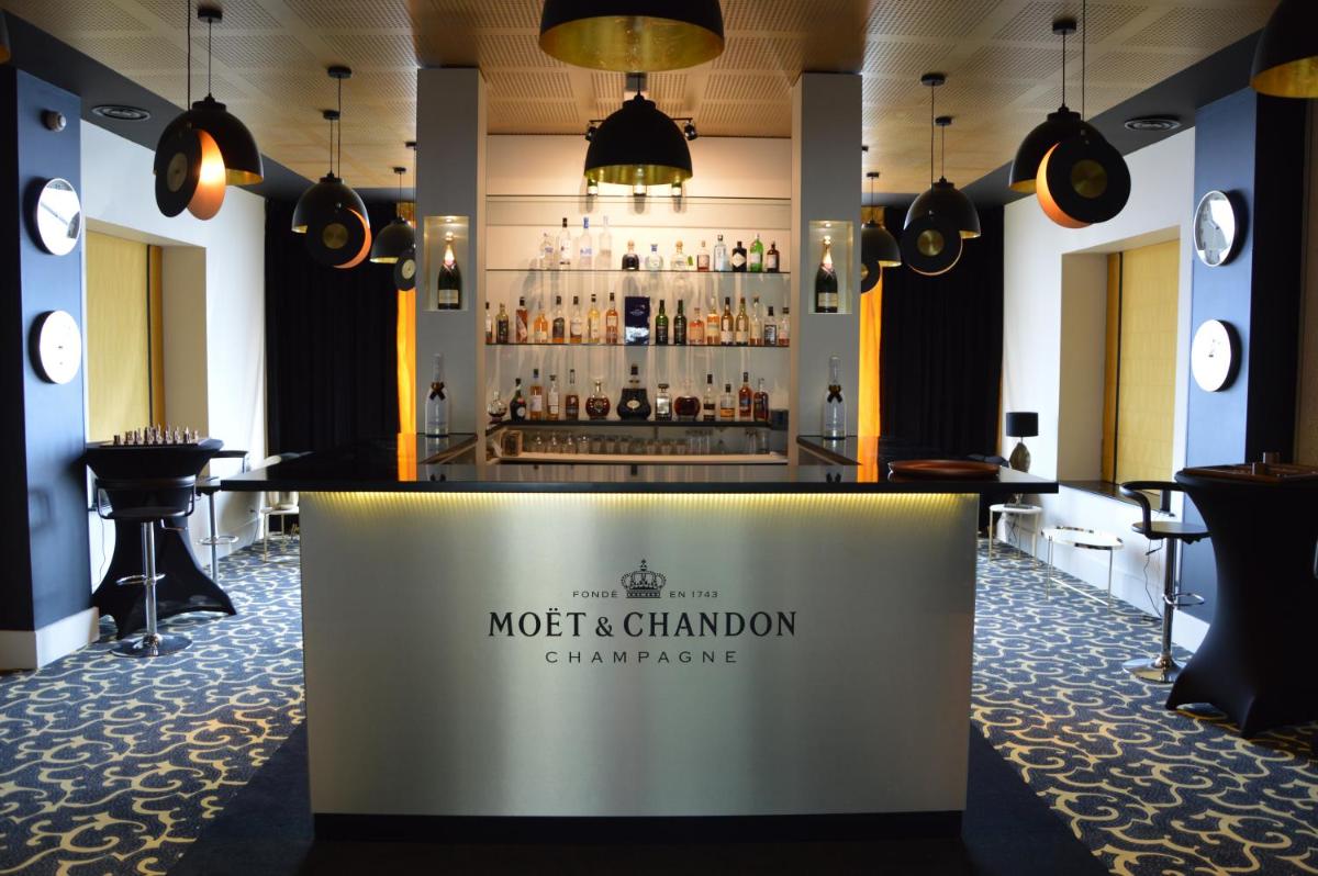 Salon ou bar de l'établissement Domaine De La Corniche