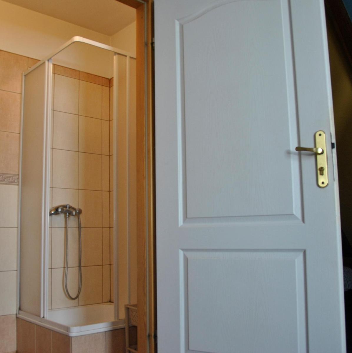Pod Kasztanem - Housity