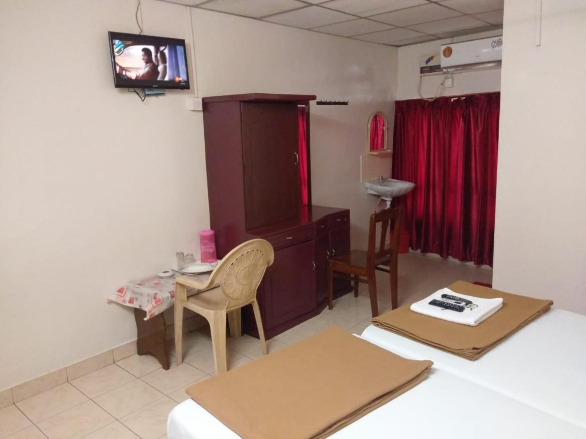 Anandan Tourist Home - Housity