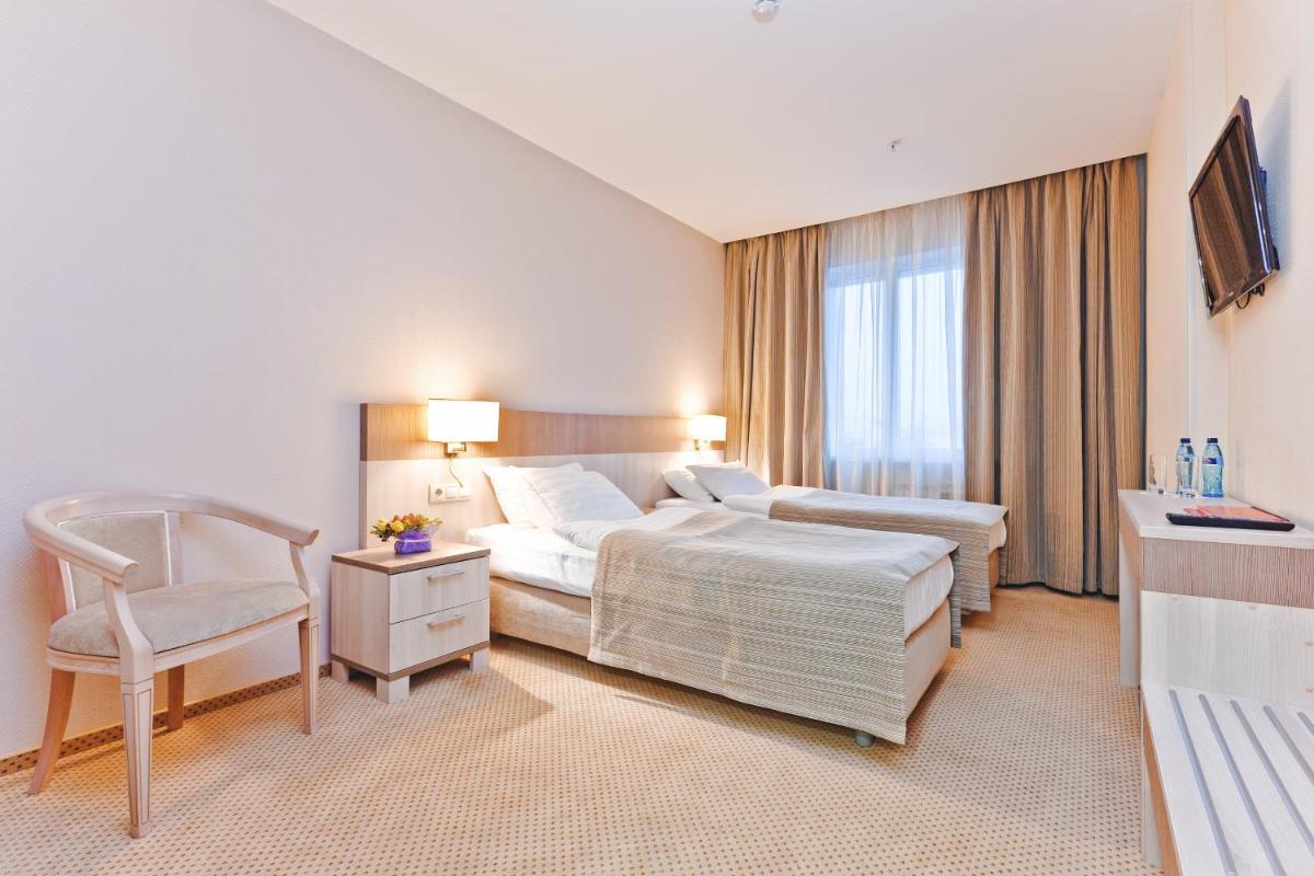 East Gate Hotel - Housity