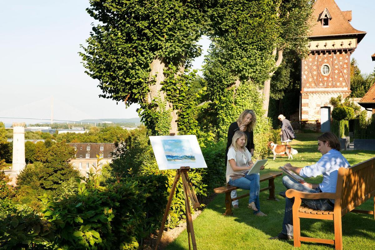 Jardin de l'établissement La Ferme Saint Simeon Hotel & Spa - Relais & Chateaux