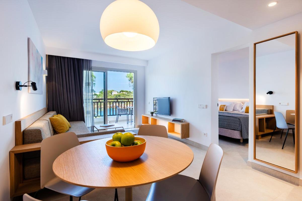 Cama o camas de una habitación en Inturotel Cala Azul