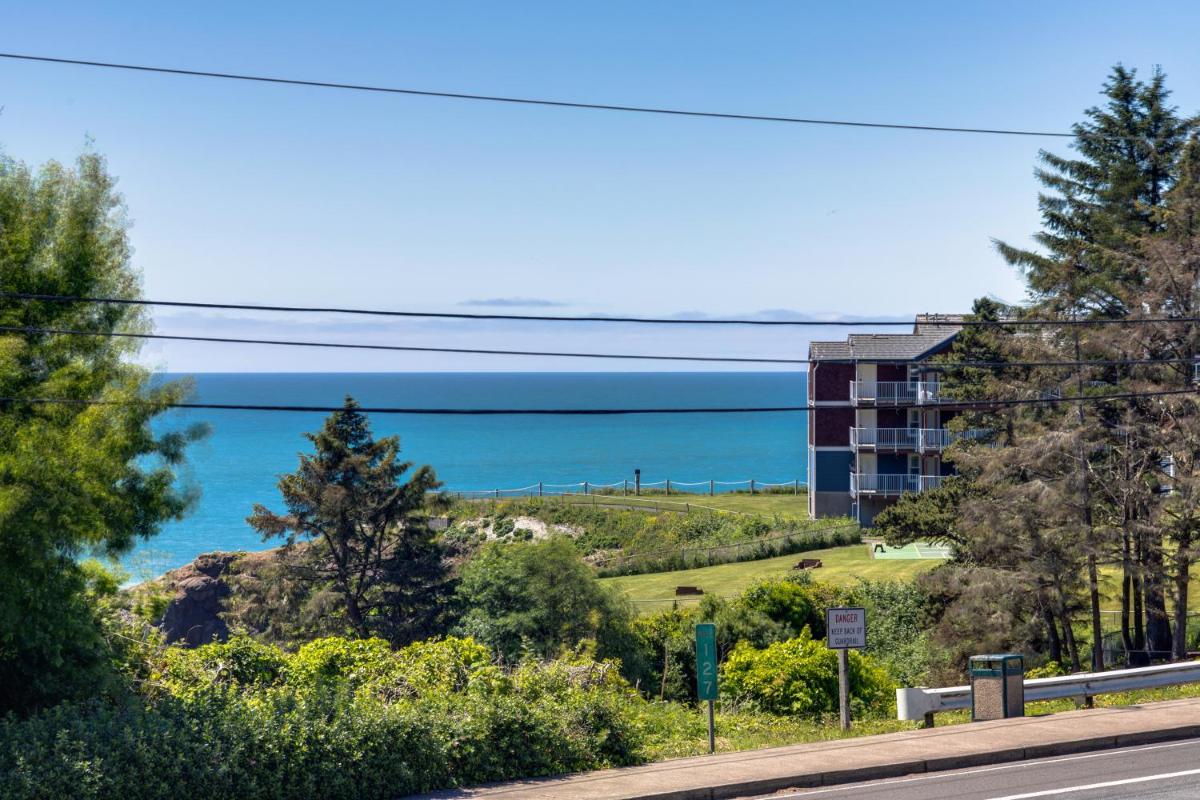 Sunset at the Beach - 2 Bed 2 Bath Apartment in Depoe Bay - Housity