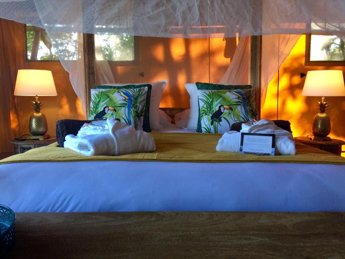 Un ou plusieurs lits dans un hébergement de l'établissement Domaine de Chalvêches Hôtel SPA 4*