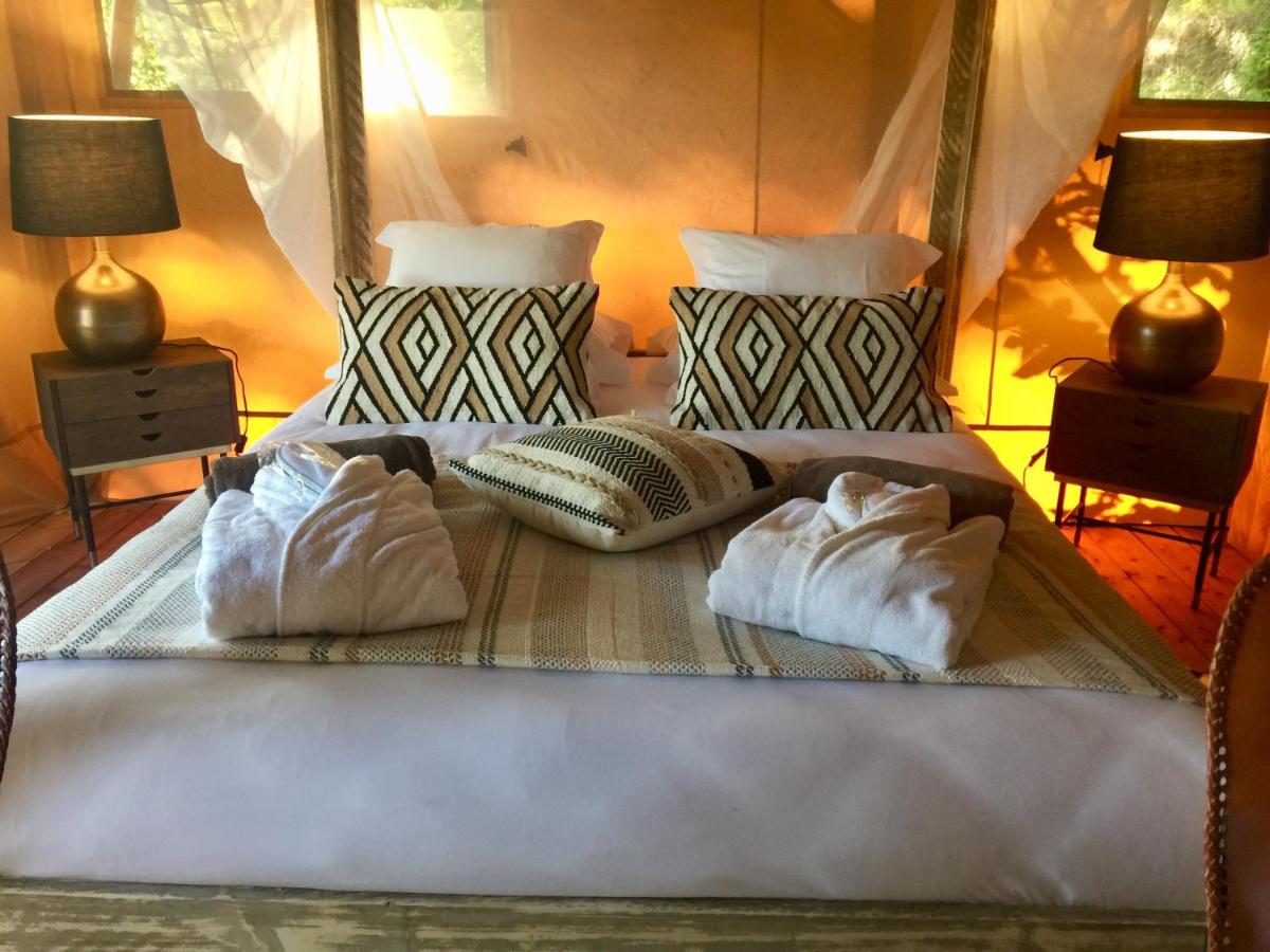 Un ou plusieurs lits dans un hébergement de l'établissement Domaine de Chalvêches Hôtel SPA 4*