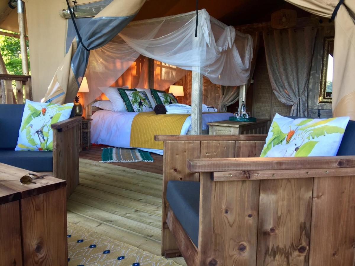 Un ou plusieurs lits dans un hébergement de l'établissement Domaine de Chalvêches Hôtel SPA 4*