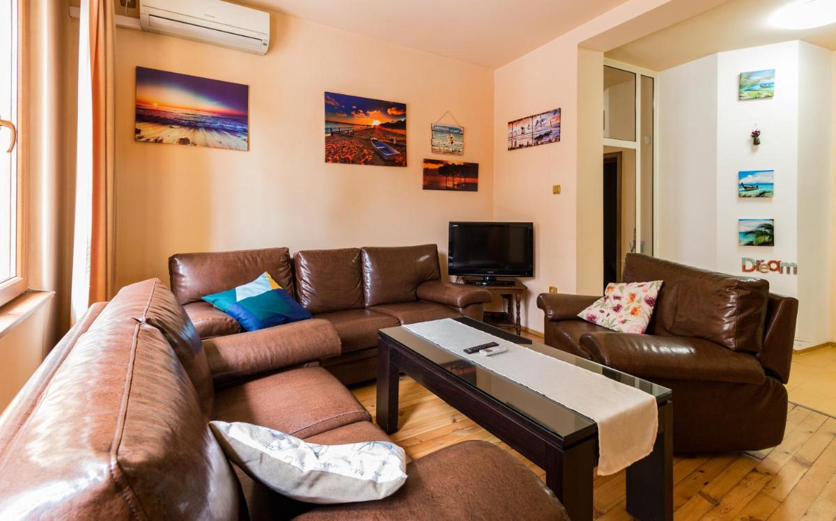 The Rocky House - Central & Private 2BDR - Housity