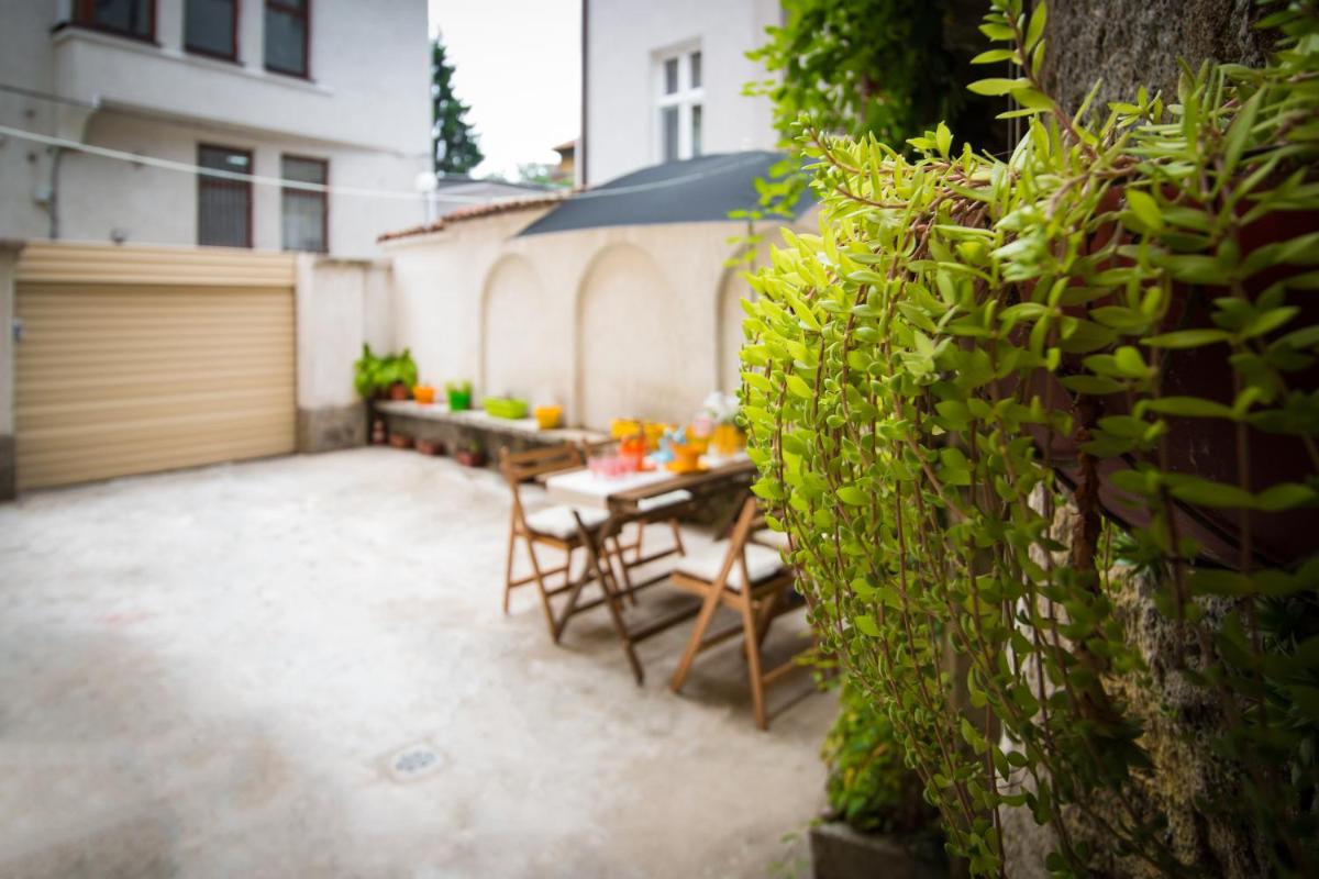 The Rocky House - Central & Private 2BDR - Housity