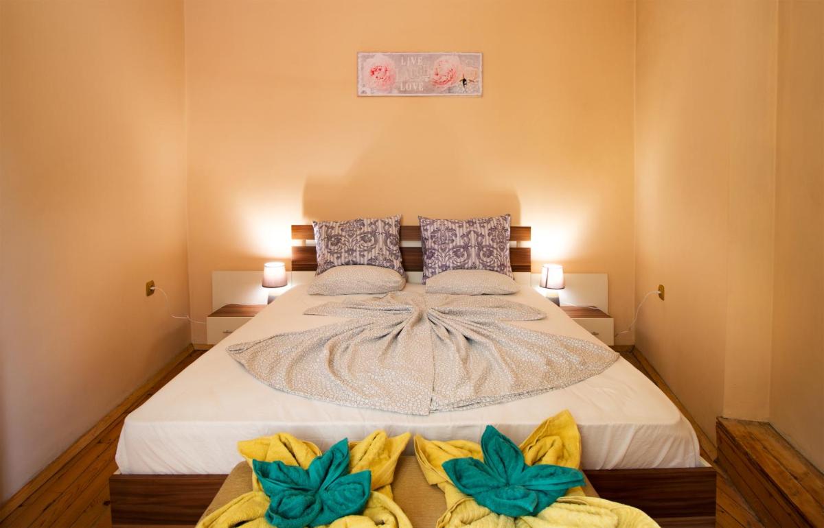 The Rocky House - Central & Private 2BDR - Housity
