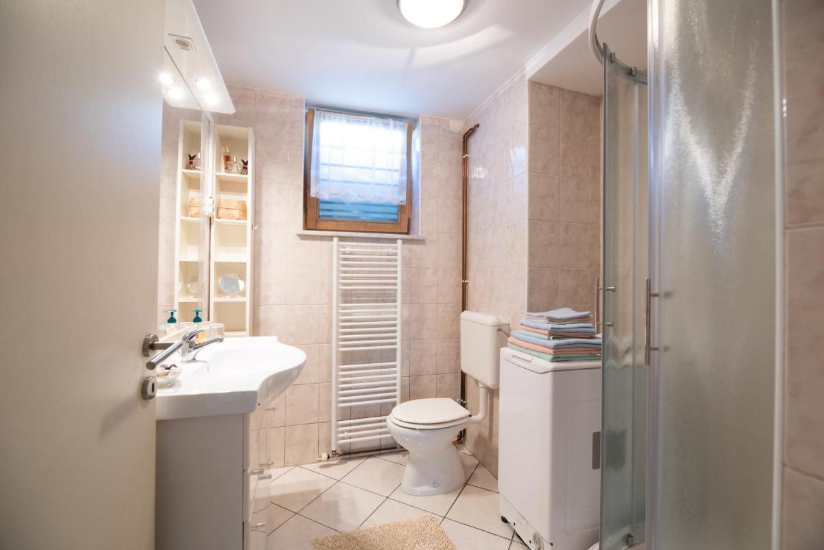 Mateja House - Apartments in Žirovnica - Housity