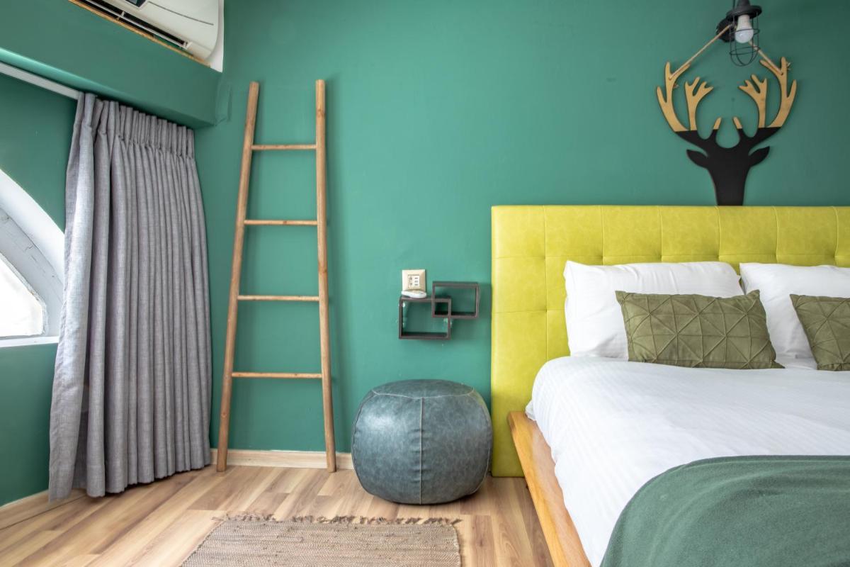 Vintage Duplex Apartment by the Beach / Flea Market District - Housity