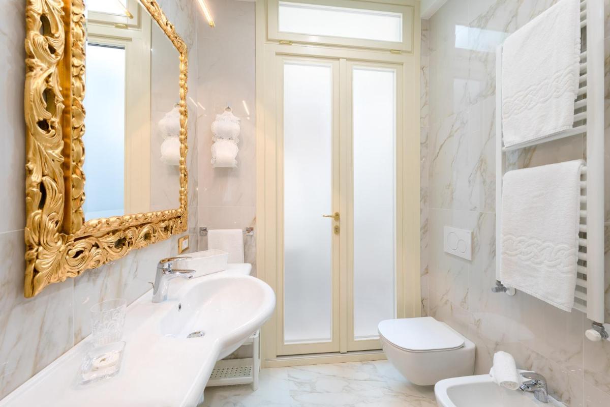 Canal View San Marco Luxury Rooms - Housity