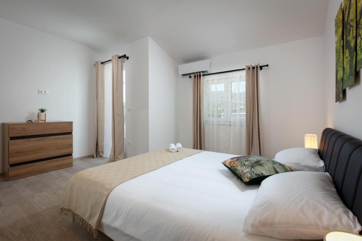 Royal View Apartment - Housity